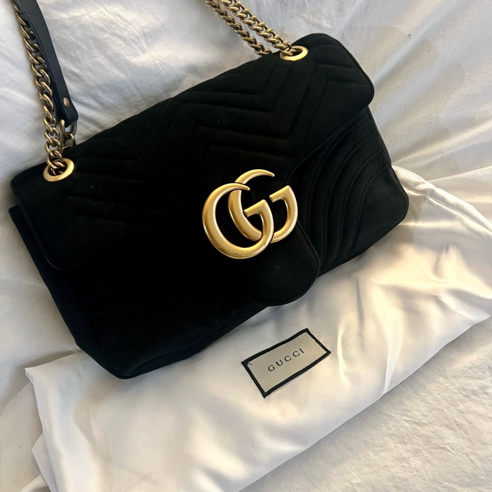 👑✅PRICE FIRM✅ Beautiful Black and Gold Fashion Velour Shoulder Bag - Picture 10 of 17